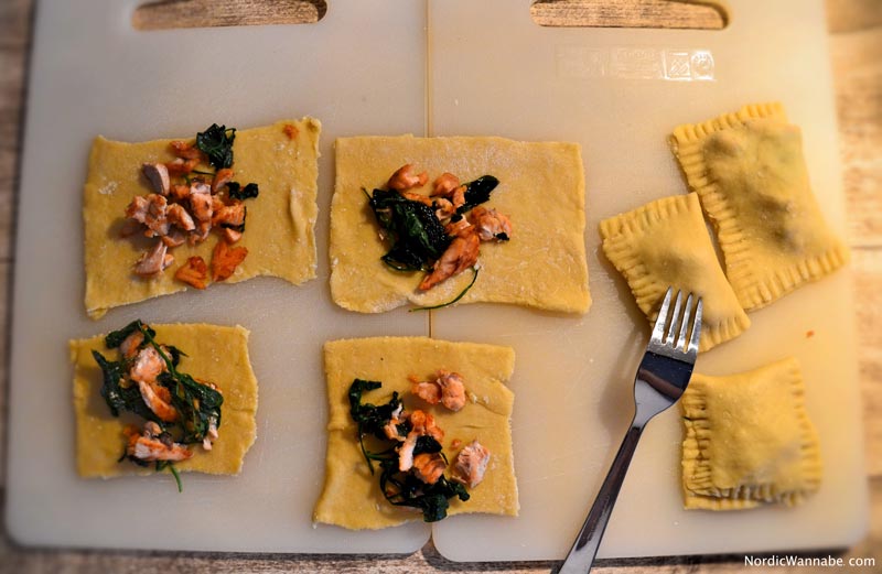 Selbstgemachte Ravioli mit Lachs - Spinat - Füllung norwegisch