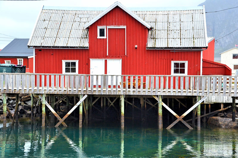 Lofoten, Inselgruppe Norwegen, weißer Strand, rote Holz-Häuser, Stockfisch, Natur, Wandern, Angeln, Hennigsvær, Leknes, Reine, Svolvær, Urlaub, Reise, Kreuzfahrt, Skandinavien, Costa