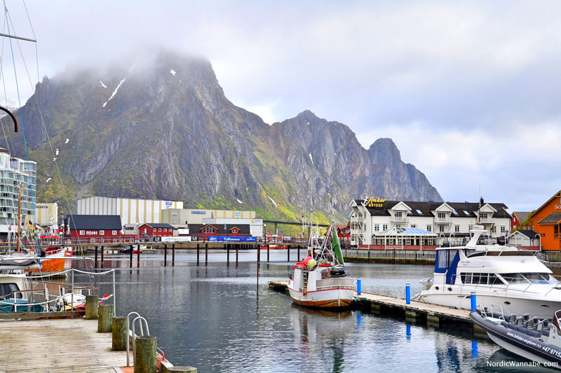 Lofoten, Inselgruppe Norwegen, weißer Strand, rote Holz-Häuser, Stockfisch, Natur, Wandern, Angeln, Hennigsvær, Leknes, Reine, Svolvær, Urlaub, Reise, Kreuzfahrt, Skandinavien, Costa
