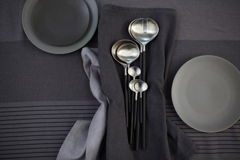 Sittning, neue Kollektion, IKEA, Möbel, Accessoires, Interieur , Interior, Inneneinrichtung, Wohnen Schöner, Esstisch, Essen, Trinken, Living, Schweden, Skandinavien, Blog, Glas, Geschirr, Holz, limitiert, Scandic