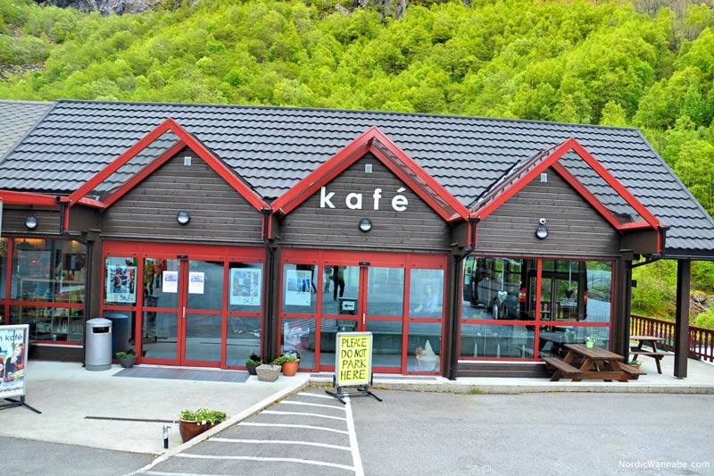 Olden, Stryn, Norwegen, Skandinavien, Blog, Kreuzfahrt, NeoRomantica, Costa, Berge, Schnee, Natur, Wandern, Eis, Gletscher, Wald, Reisetipps