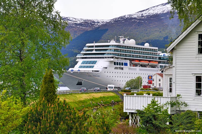 Olden, Stryn, Norwegen, Skandinavien, Blog, Kreuzfahrt, NeoRomantica, Costa, Berge, Schnee, Natur, Wandern, Eis, Gletscher, Wald, Reisetipps
