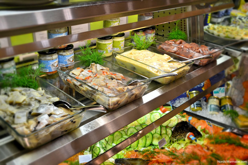 Julbord, IKEA, Schweden, Skandinavien, Blog, Lachs, Kaviar, Ei, Weihnachtsschinken, Hering, Dill, Kuchen, Milchreis, Pfefferkuchen, Köttbullar, Lachs, Softbröd, Elch