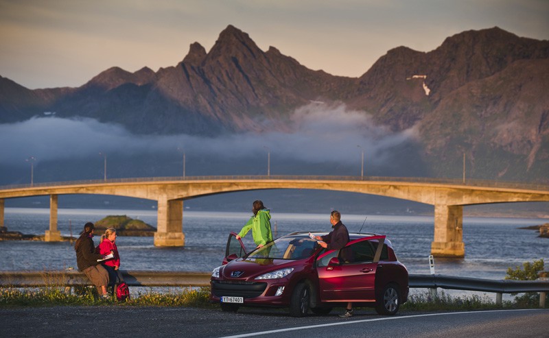 Norwegen, Blog, 1_Cartrip-in-the-Lofoten-Islands-CH_visitnorway.comkNorwegen, Blog, 1_Cartrip-in-the-Lofoten-Islands-CH_visitnorway.comk