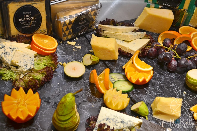 Julbord, schwedisches Buffet, Ikea, Osnabrück, Elch, Lachs, Mandeltorte, Knäckebrot, Köttbullar, Brot, Käse, Blog, Schweden, Skandinavien, Tünnbröd, Lucia