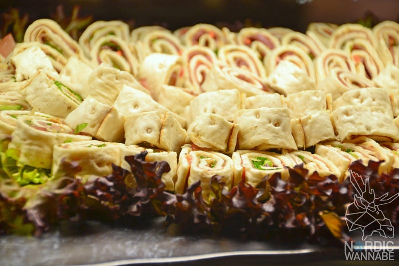 Julbord, schwedisches Buffet, Ikea, Osnabrück, Elch, Lachs, Mandeltorte, Knäckebrot, Köttbullar, Brot, Käse, Blog, Schweden, Skandinavien, Tünnbröd, Lucia