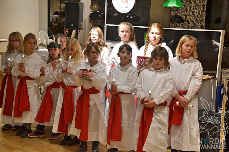 Julbord, schwedisches Buffet, Ikea, Osnabrück, Elch, Lachs, Mandeltorte, Knäckebrot, Köttbullar, Brot, Käse, Blog, Schweden, Skandinavien, Tünnbröd, Lucia