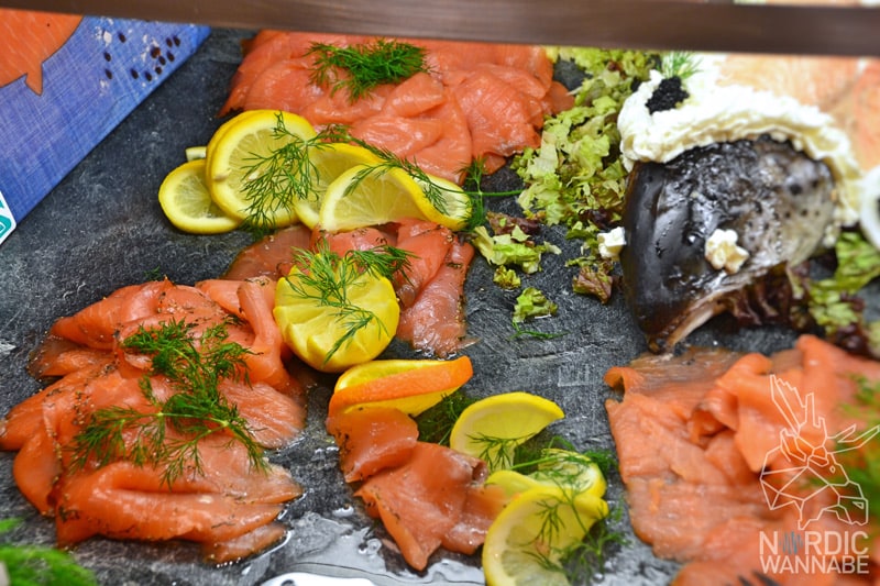 Julbord, schwedisches Buffet, Ikea, Osnabrück, Elch, Lachs, Mandeltorte, Knäckebrot, Köttbullar, Brot, Käse, Blog, Schweden, Skandinavien, Tünnbröd, Lucia