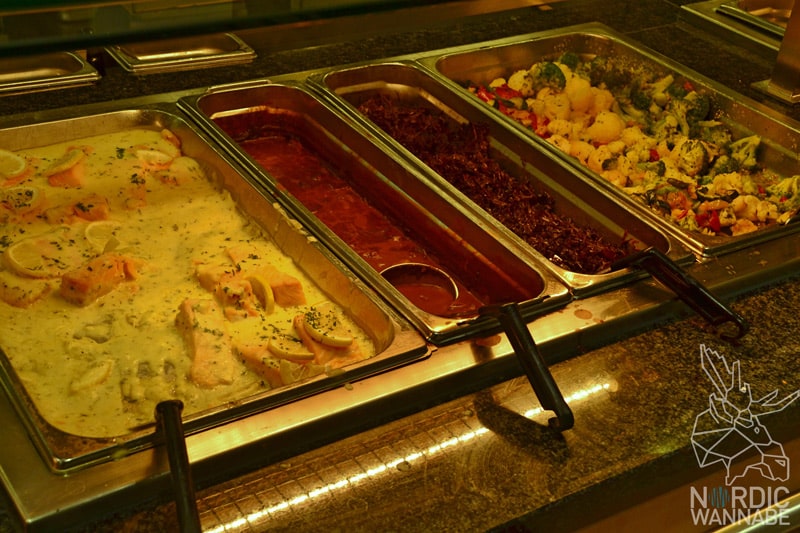 Julbord, schwedisches Buffet, Ikea, Osnabrück, Elch, Lachs, Mandeltorte, Knäckebrot, Köttbullar, Brot, Käse, Blog, Schweden, Skandinavien, Tünnbröd, Lucia