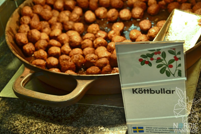Julbord, schwedisches Buffet, Ikea, Osnabrück, Elch, Lachs, Mandeltorte, Knäckebrot, Köttbullar, Brot, Käse, Blog, Schweden, Skandinavien, Tünnbröd, Lucia