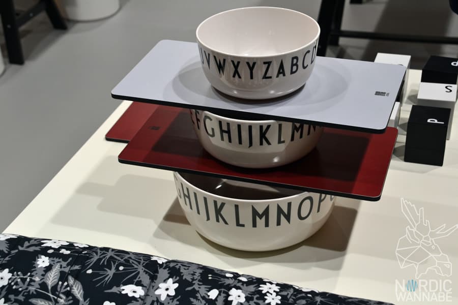 Design Letters & Friends, Dänemark, dänisches Design, Design, Blog, Skandinavien, Becher mit Buchstaben, Arne Jacobsen, dänisches Design, Scandi Style, Salz und Pfeffermühle, Boxen, Stifte, Kalender, Bücher, Foodplan, Moodboard, Regal