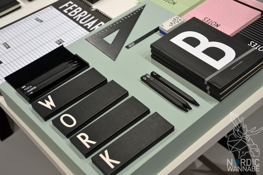 Design Letters & Friends, Dänemark, dänisches Design, Design, Blog, Skandinavien, Becher mit Buchstaben, Arne Jacobsen, dänisches Design, Scandi Style, Salz und Pfeffermühle, Boxen, Stifte, Kalender, Bücher, Foodplan, Moodboard, Regal