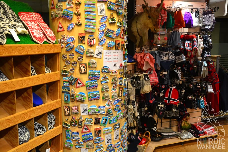 Radisson Blu Scandinavia, Souvenirs aus Oslo, Oslo Sweatershop, Souvenirläden, Norwegen, Skandinavien, Blog, Elche, Trolle, Norwegerpullover, Norwegerpulli, Norwegen-Pullover, Handschuhe, Magnete, Trolle, Norwegenmuster, Norwegermuster, Marius, Dale of Norway, Becher, Gläser, Stoffelch,