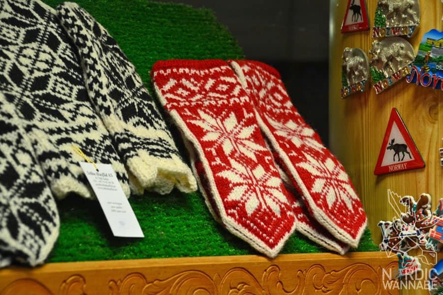 Radisson Blu Scandinavia, Souvenirs aus Oslo, Oslo Sweatershop, Souvenirläden, Norwegen, Skandinavien, Blog, Elche, Trolle, Norwegerpullover, Norwegerpulli, Norwegen-Pullover, Handschuhe, Magnete, Trolle, Norwegenmuster, Norwegermuster, Marius, Dale of Norway, Becher, Gläser, Stoffelch,