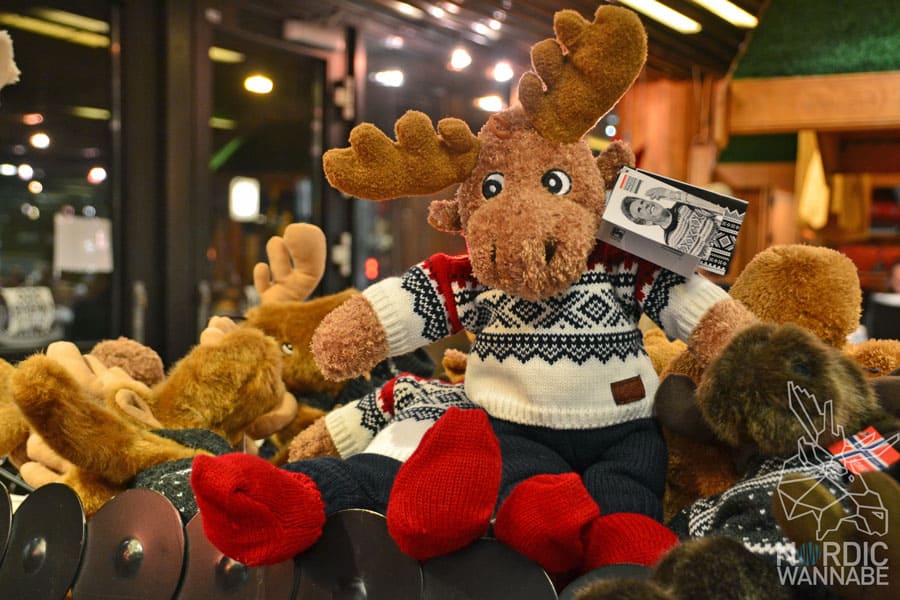 Radisson Blu Scandinavia, Souvenirs aus Oslo, Oslo Sweatershop, Souvenirläden, Norwegen, Skandinavien, Blog, Elche, Trolle, Norwegerpullover, Norwegerpulli, Norwegen-Pullover, Handschuhe, Magnete, Trolle, Norwegenmuster, Norwegermuster, Marius, Dale of Norway, Becher, Gläser, Stoffelch,
