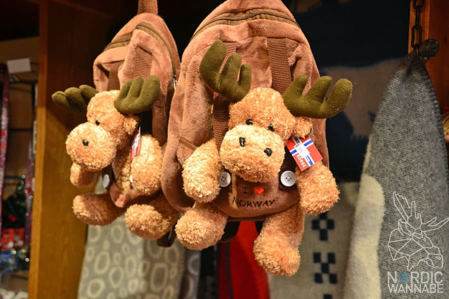 Radisson Blu Scandinavia, Souvenirs aus Oslo, Oslo Sweatershop, Souvenirläden, Norwegen, Skandinavien, Blog, Elche, Trolle, Norwegerpullover, Norwegerpulli, Norwegen-Pullover, Handschuhe, Magnete, Trolle, Norwegenmuster, Norwegermuster, Marius, Dale of Norway, Becher, Gläser, Stoffelch,