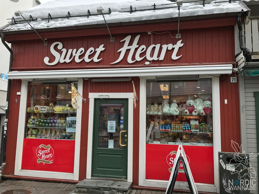 Süßigkeiten, Tromso, Tromsø, Norwegen, Nordnorwegen, Nordlichtsafari, Polarlichter, Nordlichter, Wo kann man, Skandinavien, Blog, Skandiblog, Eismeer-Kathedrale, Huskies, Rentiere