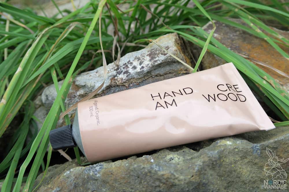 Hygge Natur, Badeöl, Badekristalle, Skandinavien Blog, Natur, Wald, Bäume, Fichten, Kiefern, Badewanne, Handcreme, Wood, Vasen, Flaschen, DIY, Das geheime Leben der Bäume, Skandinavien, Dänemark, Natur nach Hause holen