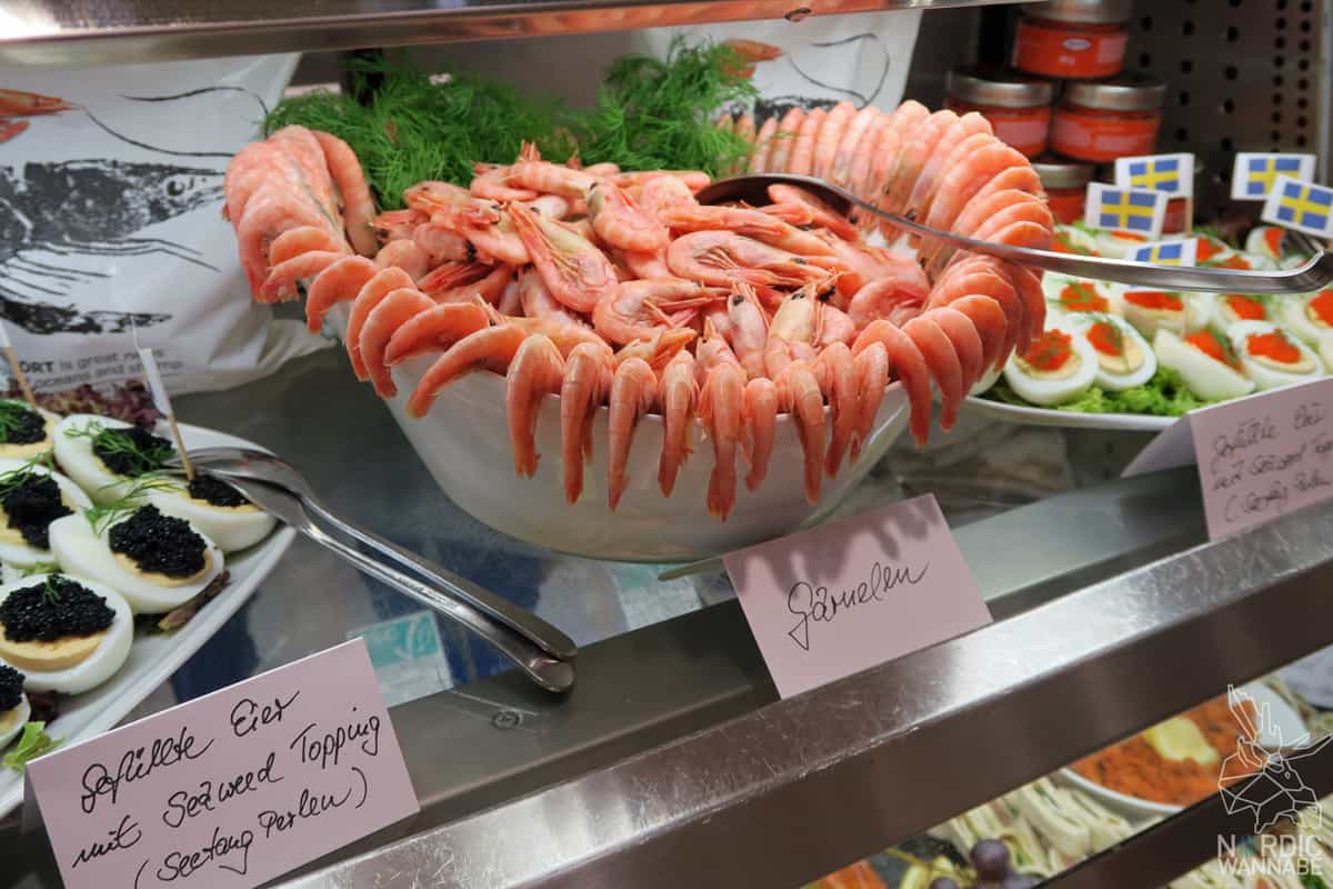 schwedische Krebsfest, Krebse, Schweden, IKEA, IKEA Osnabrück, Lachs, Garnelen, Kräftskiva, Schnapslieder, Köttbullar, Blog, Schweden, Erfahrungen, Möbel