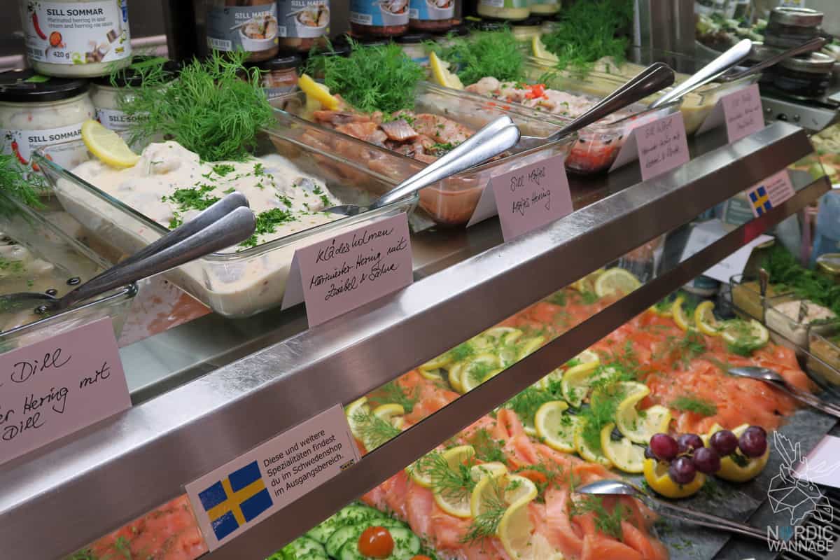 schwedische Krebsfest, Krebse, Schweden, IKEA, IKEA Osnabrück, Lachs, Garnelen, Kräftskiva, Schnapslieder, Köttbullar, Blog, Schweden, Erfahrungen, Möbel