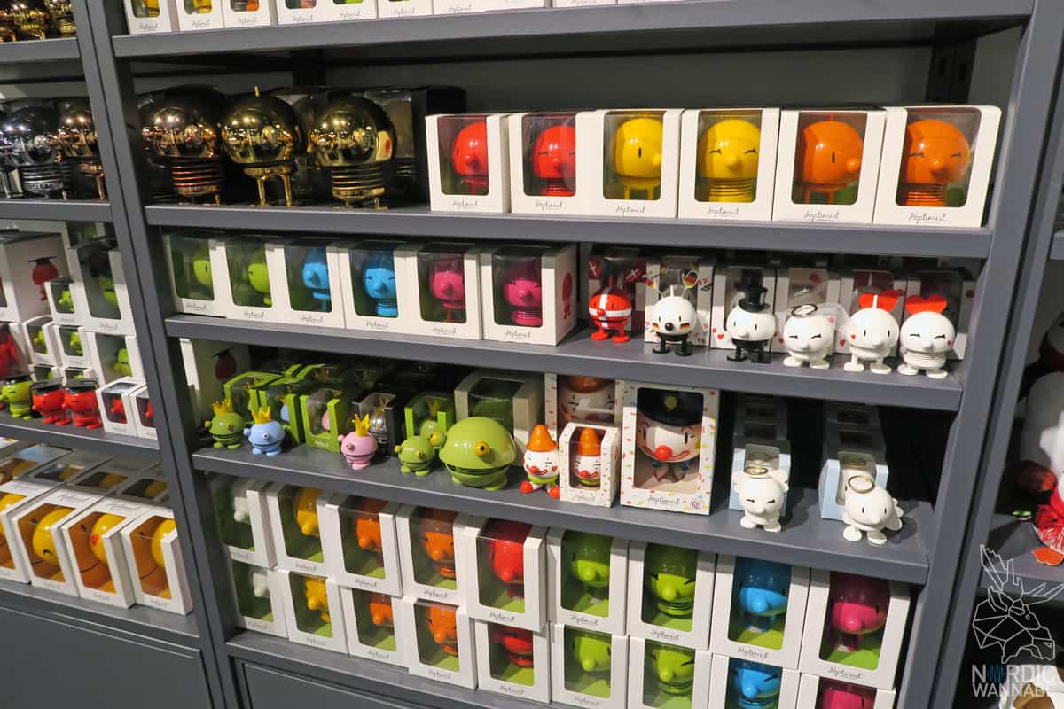 Illums Bolighus, Hamburg, Shopping, Hygge Kaufhaus, Design,Skandinavien, Schweden, Norwegen, Dänemark, iittala, marimekko, Design House Stockholm, Royal Copenhagen, Design Letters, La Bruket, Tromborg, Lakrids, Kay Bojesen, Kähler, Stelton, Holmegaard, Louis Poulsen, Royal Copenhagen, Fritz Hansen, Normann Copenhagen, BY Lassen, Skandinavisk, Architectmade, Rains, Lucie Kaas, Hoptimist, Georg Jensen, Finnland, finnisches Design, schwedisches Design, dänisches Design, Neuer Wall, Hamburg Shopping, Einkaufen, Store, Shop, Laden, Illums Bolighus, Hamburg, Shopping, Hygge Kaufhaus, Design,Skandinavien, Schweden, Norwegen, Dänemark, iittala, marimekko, Design House Stockholm, Royal Copenhagen, Design Letters, La Bruket, Tromborg, Lakrids, Kay Bojesen, Kähler, Stelton, Holmegaard, Louis Poulsen, Royal Copenhagen, Fritz Hansen, Normann Copenhagen, BY Lassen, Skandinavisk, Architectmade, Rains, Lucie Kaas, Hoptimist, Georg Jensen, Finnland, finnisches Design, schwedisches Design, dänisches Design, Neuer Wall, Hamburg Shopping, Einkaufen, Store, Shop, Laden,