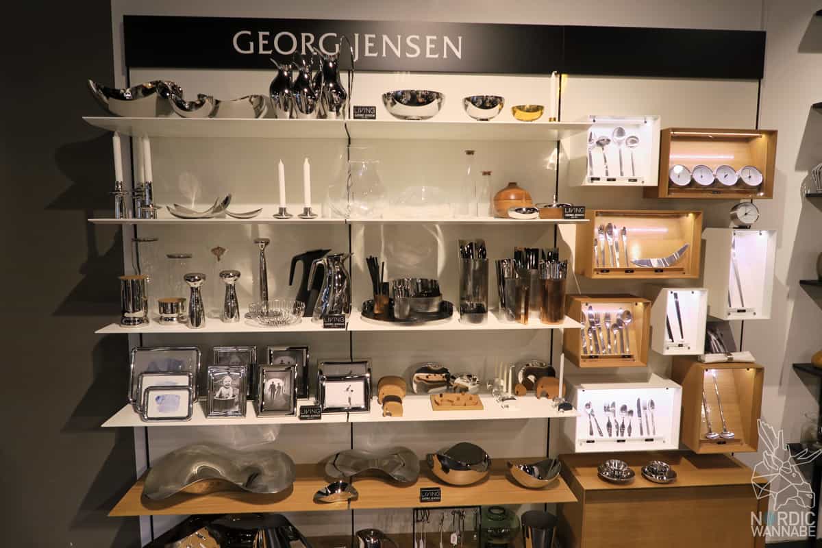 Illums Bolighus, Hamburg, Shopping, Hygge Kaufhaus, Design,Skandinavien, Schweden, Norwegen, Dänemark, iittala, marimekko, Design House Stockholm, Royal Copenhagen, Design Letters, La Bruket, Tromborg, Lakrids, Kay Bojesen, Kähler, Stelton, Holmegaard, Louis Poulsen, Royal Copenhagen, Fritz Hansen, Normann Copenhagen, BY Lassen, Skandinavisk, Architectmade, Rains, Lucie Kaas, Hoptimist, Georg Jensen, Finnland, finnisches Design, schwedisches Design, dänisches Design, Neuer Wall, Hamburg Shopping, Einkaufen, Store, Shop, Laden,