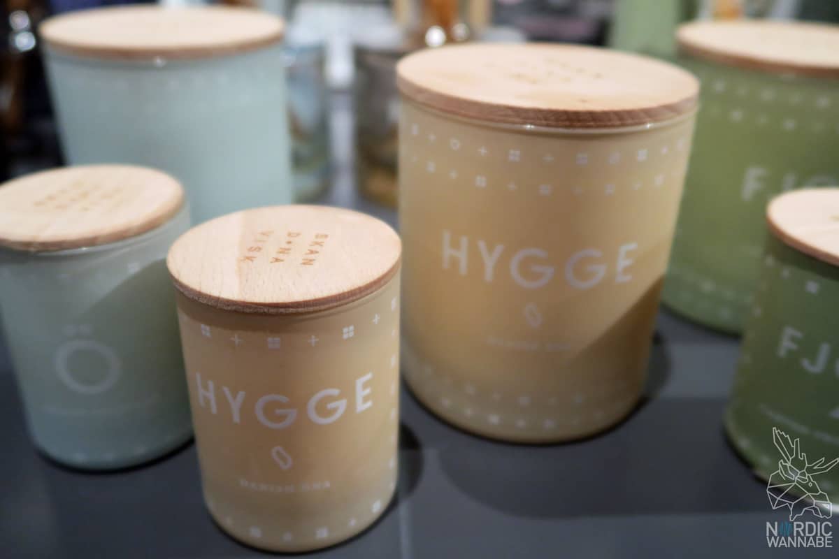 Illums Bolighus, Hamburg, Shopping, Hygge Kaufhaus, Design,Skandinavien, Schweden, Norwegen, Dänemark, iittala, marimekko, Design House Stockholm, Royal Copenhagen, Design Letters, La Bruket, Tromborg, Lakrids, Kay Bojesen, Kähler, Stelton, Holmegaard, Louis Poulsen, Royal Copenhagen, Fritz Hansen, Normann Copenhagen, BY Lassen, Skandinavisk, Architectmade, Rains, Lucie Kaas, Hoptimist, Georg Jensen, Finnland, finnisches Design, schwedisches Design, dänisches Design, Neuer Wall, Hamburg Shopping, Einkaufen, Store, Shop, Laden, Illums Bolighus, Hamburg, Shopping, Hygge Kaufhaus, Design,Skandinavien, Schweden, Norwegen, Dänemark, iittala, marimekko, Design House Stockholm, Royal Copenhagen, Design Letters, La Bruket, Tromborg, Lakrids, Kay Bojesen, Kähler, Stelton, Holmegaard, Louis Poulsen, Royal Copenhagen, Fritz Hansen, Normann Copenhagen, BY Lassen, Skandinavisk, Architectmade, Rains, Lucie Kaas, Hoptimist, Georg Jensen, Finnland, finnisches Design, schwedisches Design, dänisches Design, Neuer Wall, Hamburg Shopping, Einkaufen, Store, Shop, Laden,