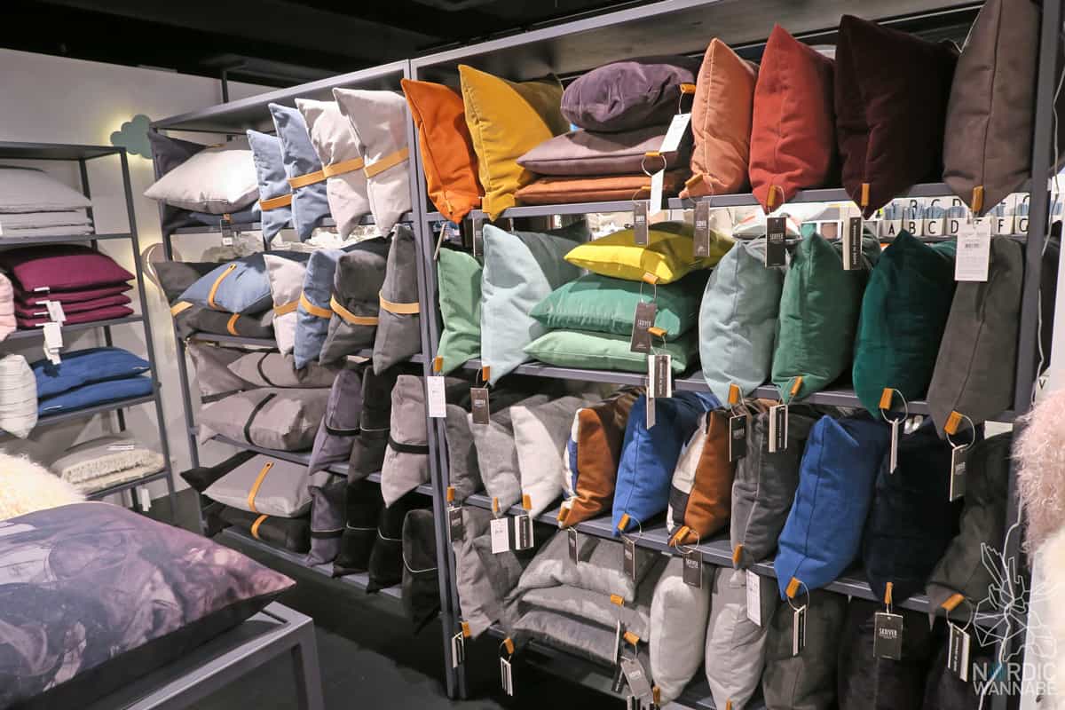 Illums Bolighus, Hamburg, Shopping, Hygge Kaufhaus, Design,Skandinavien, Schweden, Norwegen, Dänemark, iittala, marimekko, Design House Stockholm, Royal Copenhagen, Design Letters, La Bruket, Tromborg, Lakrids, Kay Bojesen, Kähler, Stelton, Holmegaard, Louis Poulsen, Royal Copenhagen, Fritz Hansen, Normann Copenhagen, BY Lassen, Skandinavisk, Architectmade, Rains, Lucie Kaas, Hoptimist, Georg Jensen, Finnland, finnisches Design, schwedisches Design, dänisches Design, Neuer Wall, Hamburg Shopping, Einkaufen, Store, Shop, Laden,