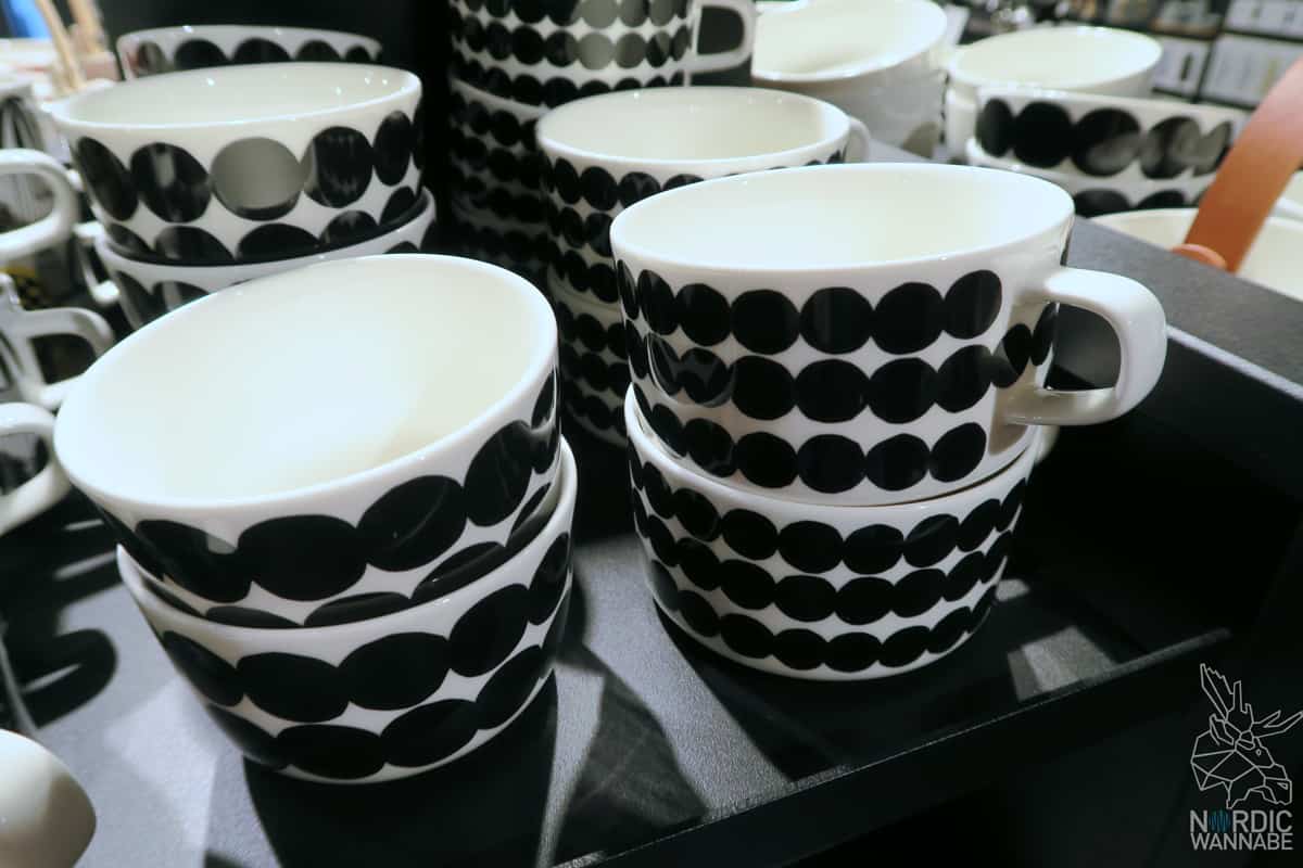 Illums Bolighus, Hamburg, Shopping, Hygge Kaufhaus, Design,Skandinavien, Schweden, Norwegen, Dänemark, iittala, marimekko, Design House Stockholm, Royal Copenhagen, Design Letters, La Bruket, Tromborg, Lakrids, Kay Bojesen, Kähler, Stelton, Holmegaard, Louis Poulsen, Royal Copenhagen, Fritz Hansen, Normann Copenhagen, BY Lassen, Skandinavisk, Architectmade, Rains, Lucie Kaas, Hoptimist, Georg Jensen, Finnland, finnisches Design, schwedisches Design, dänisches Design, Neuer Wall, Hamburg Shopping, Einkaufen, Store, Shop, Laden,