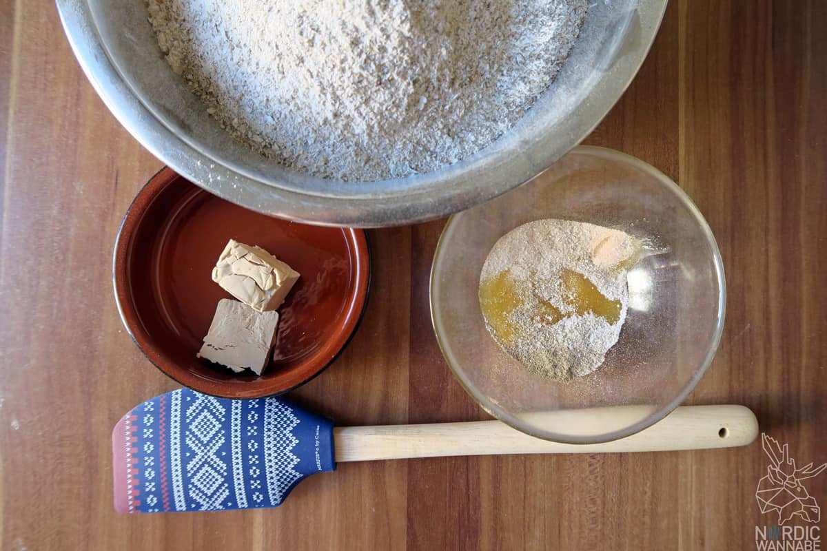 Knäckebrot selber backen, Schwedenbrot, Schwedisches Knäckebrot, Rezept, Weihnachten, Weihnachtsknäckebrot, Teigrolle Dalapferde,