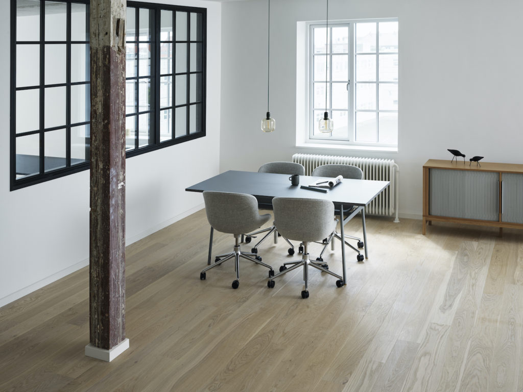 Hygge im Wohnzimmer, Hyg Serie, Normann Copenhagen , Stuhl, Barhocker