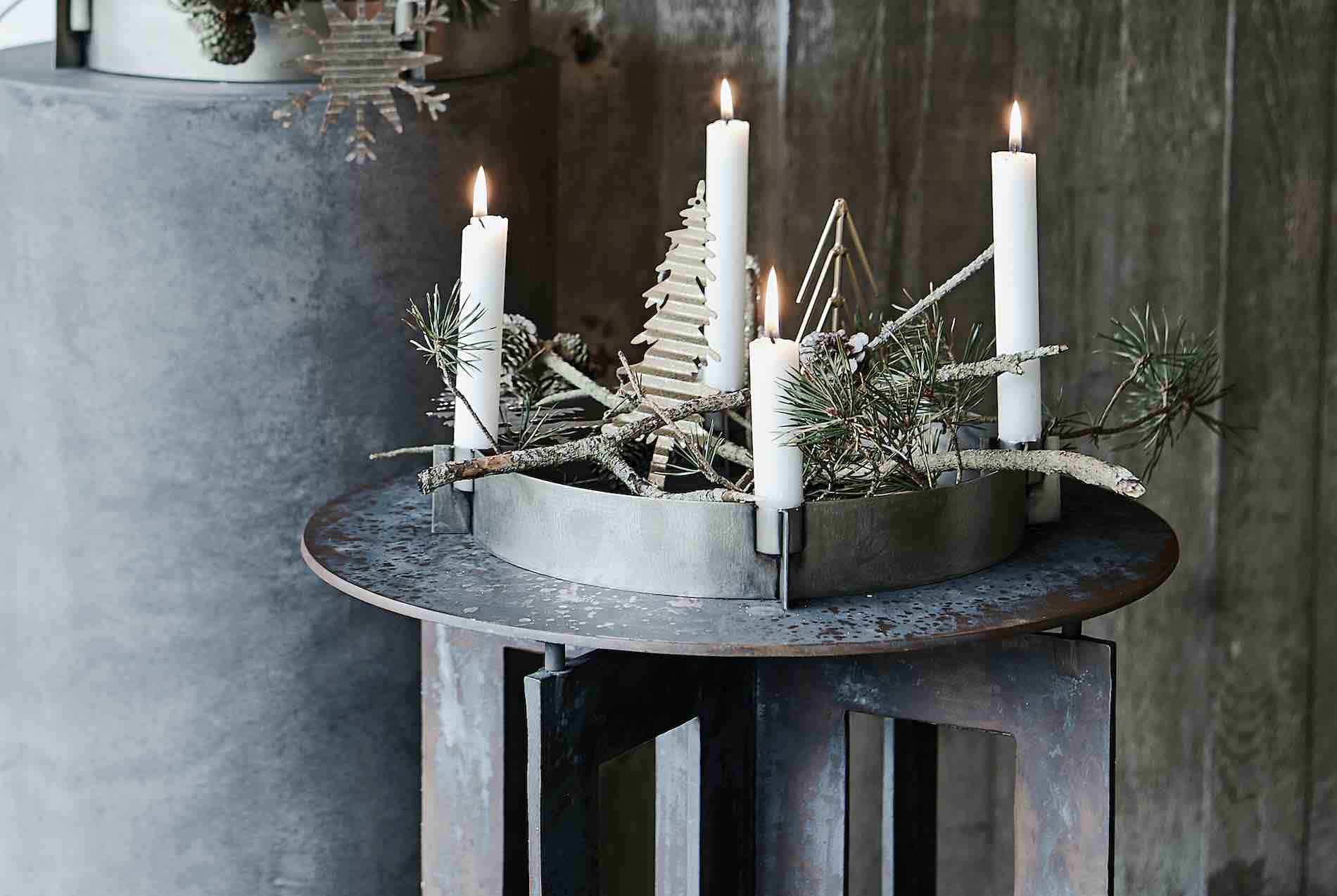 Zet für einen Adventskranz skandinavisch minimalistisch!