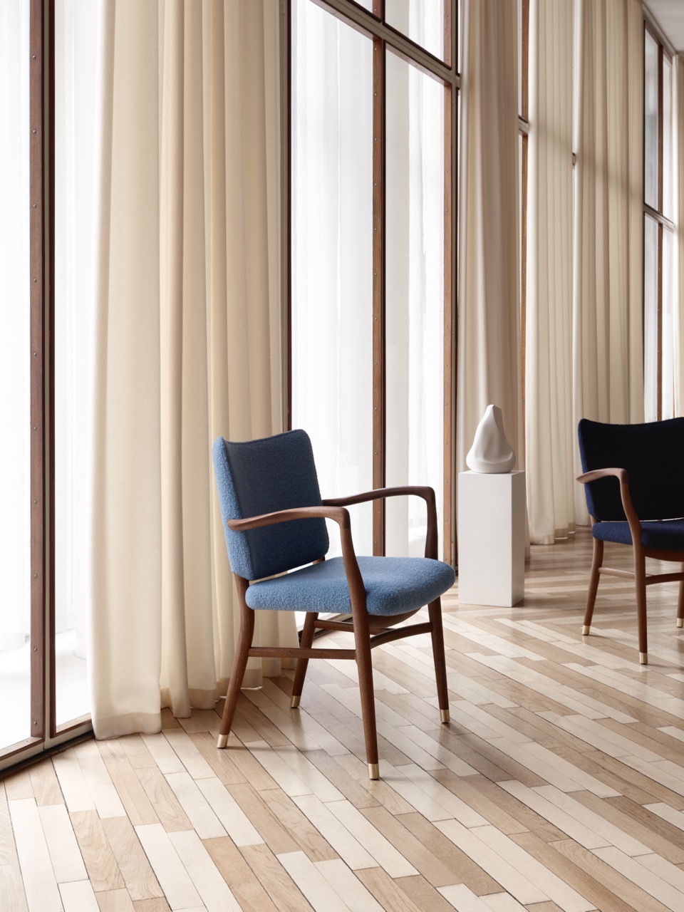 Vilhelm Lauritzen Monarch Chair